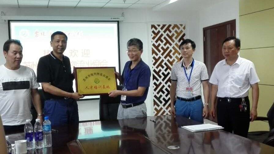 商会组织企业赴安徽金寨职业学校考察